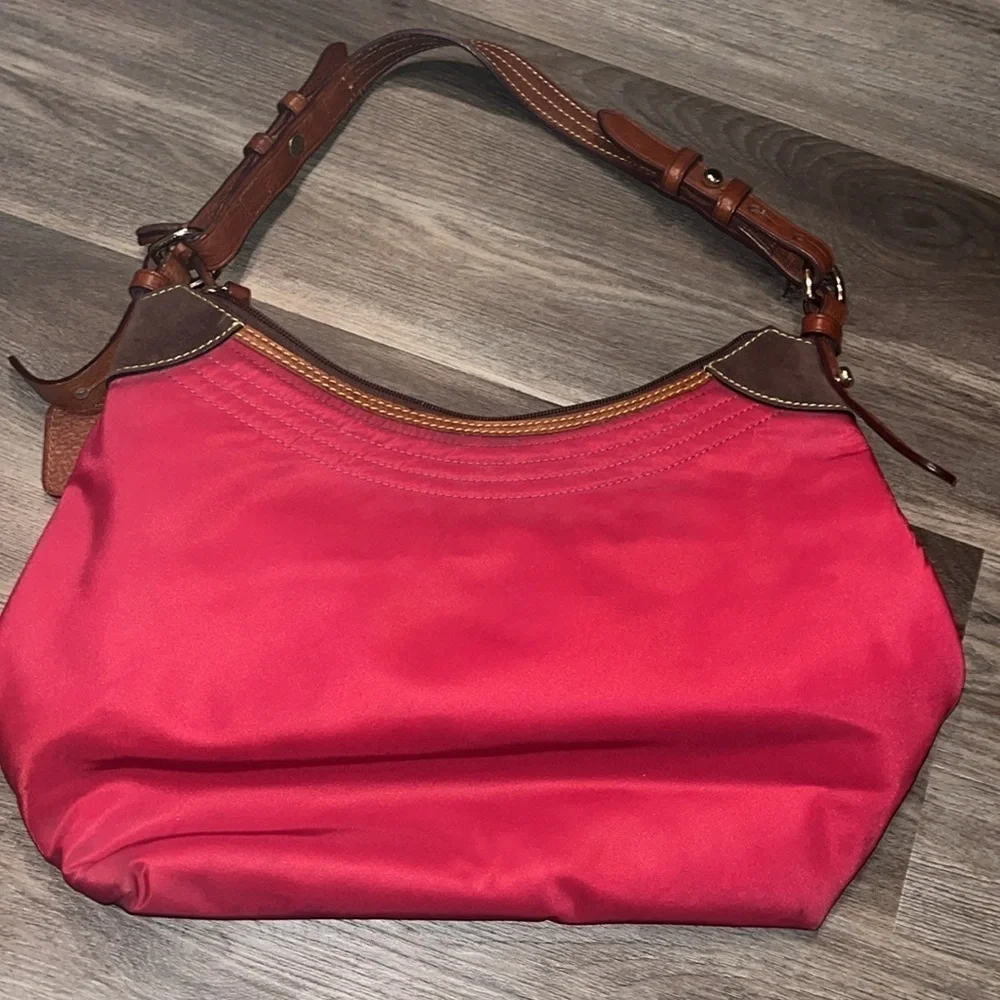 Dooney & Bourke boho sak purse in red with hot pink interior 1975 tag